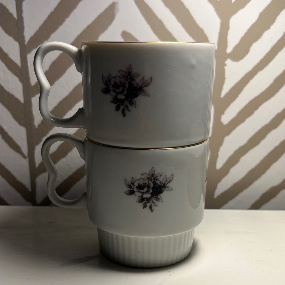 Chic White and Gold Bow Tea Set - Picture 6 of 8